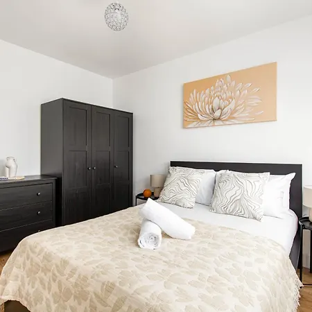 Ferienhaus New-modern Eco 4 Bed-business&leisure-parking-ev Charger-by Fabaccommodation Bristol