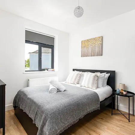 New-modern Eco 4 Bed-business&leisure-parking-ev Charger-by Fabaccommodation Ferienhaus