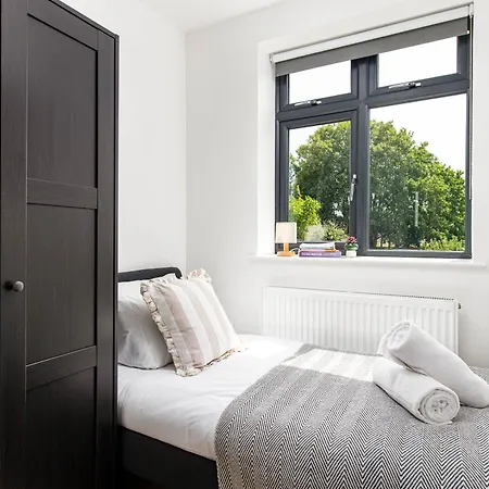 Ferienhaus New-modern Eco 4 Bed-business&leisure-parking-ev Charger-by Fabaccommodation *