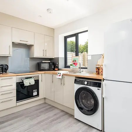 Ferienhaus New-modern Eco 4 Bed-business&leisure-parking-ev Charger-by Fabaccommodation *
