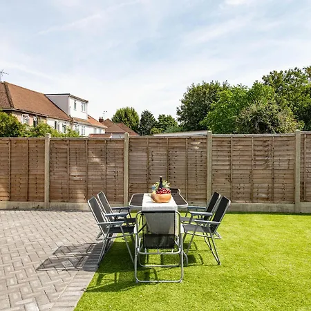 New-modern Eco 4 Bed-business&leisure-parking-ev Charger-by Fabaccommodation Bristol