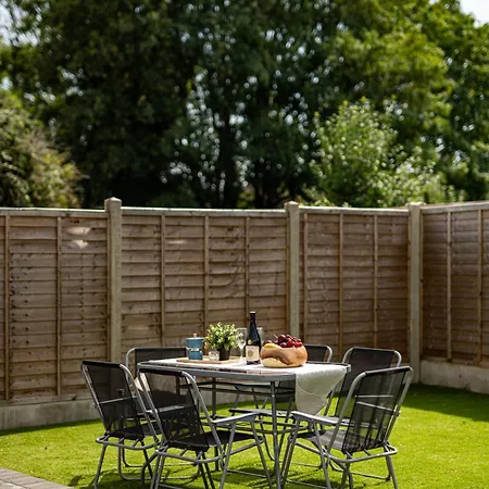 New-modern Eco 4 Bed-business&leisure-parking-ev Charger-by Fabaccommodation *