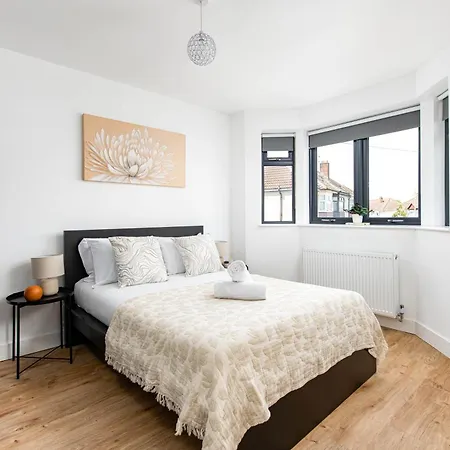 New-modern Eco 4 Bed-business&leisure-parking-ev Charger-by Fabaccommodation Ferienhaus Bristol