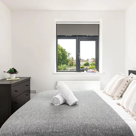 New-modern Eco 4 Bed-business&leisure-parking-ev Charger-by Fabaccommodation *