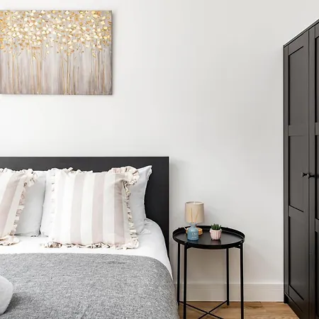 Ferienhaus New-modern Eco 4 Bed-business&leisure-parking-ev Charger-by Fabaccommodation Bristol