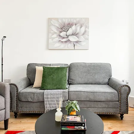 New-modern Eco 4 Bed-business&leisure-parking-ev Charger-by Fabaccommodation Bristol