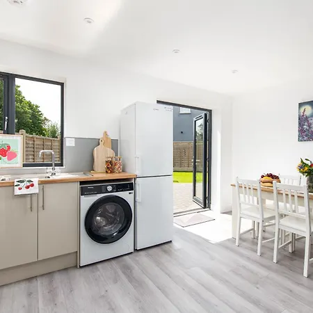 New-modern Eco 4 Bed-business&leisure-parking-ev Charger-by Fabaccommodation *